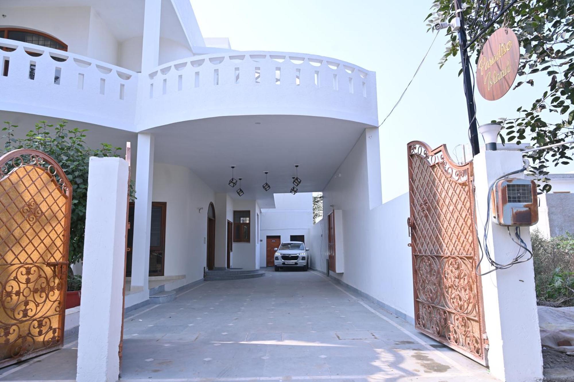 Paradise Island Amritsar Exteriör bild